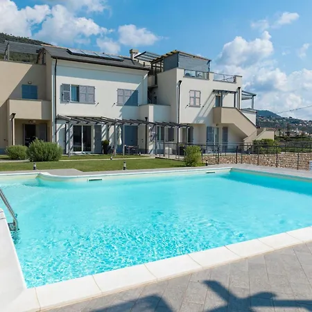 Appartamento Perla Abernathy - Haus Mit Pool Und Garten By Interhome
