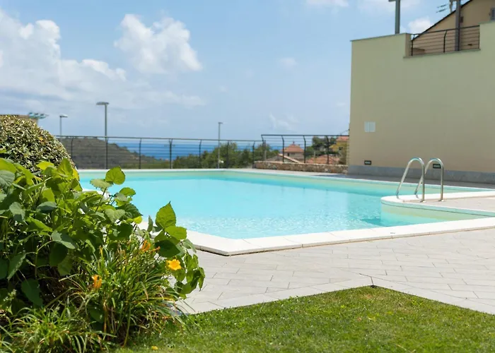 Perla Abernathy - Haus Mit Pool Und Garten By Interhome 아파트 토이라노